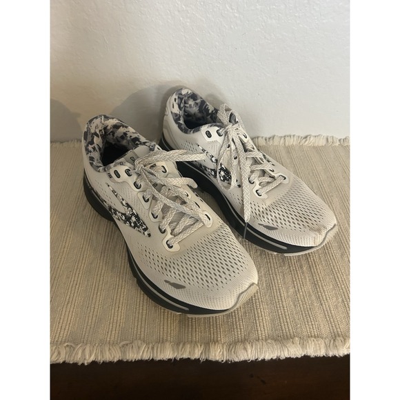 Brooks Womens Ghost 15 Running Shoes Size 8 White Gray 1203801B149 Athletic - Picture 1 of 9
